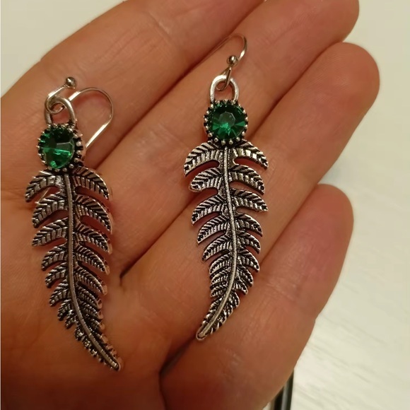 New Silver and Green Gemstone Earrings - Picture 1 of 3